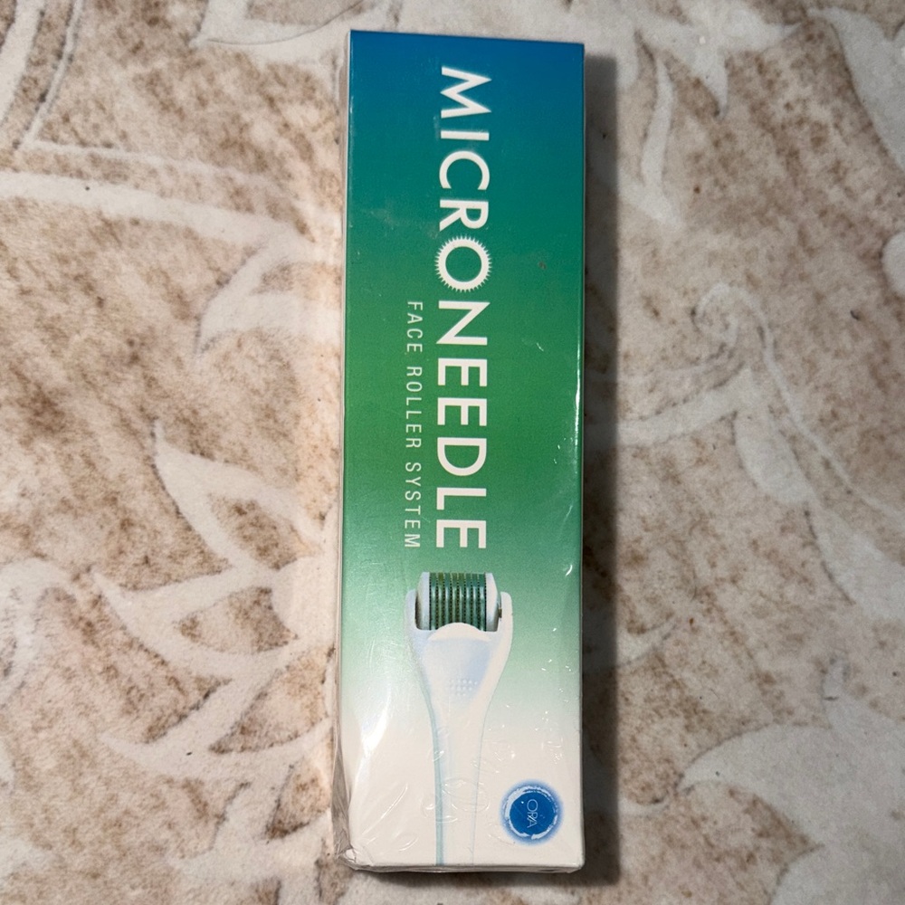 BeautyOra Microneedle Face Roller Face Roller System
•